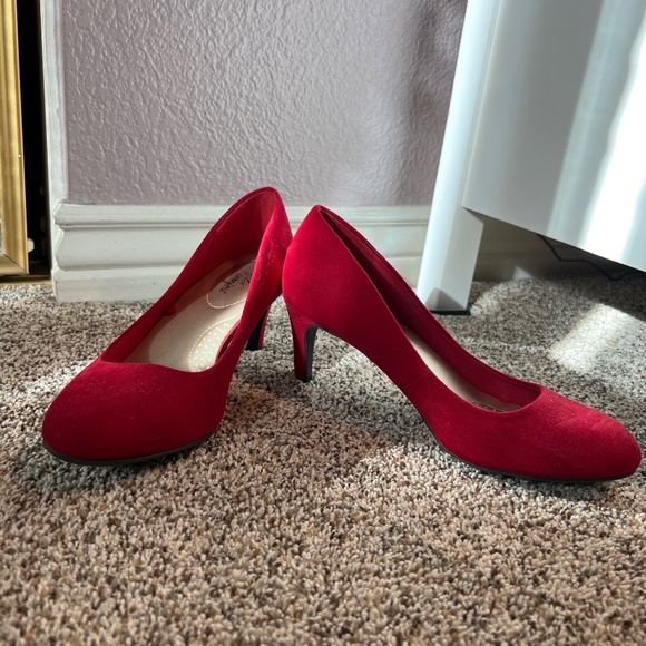 Red pumps - Picture 1 of 1